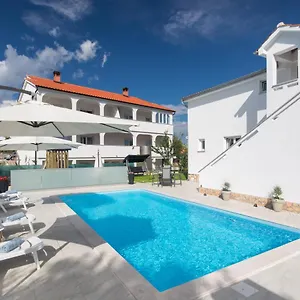 https://apartments-boris-krk-island.primorje-gorskikotar.com